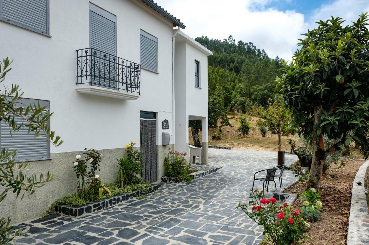Casa Do Ferreiro II Hotel Gois Exterior photo